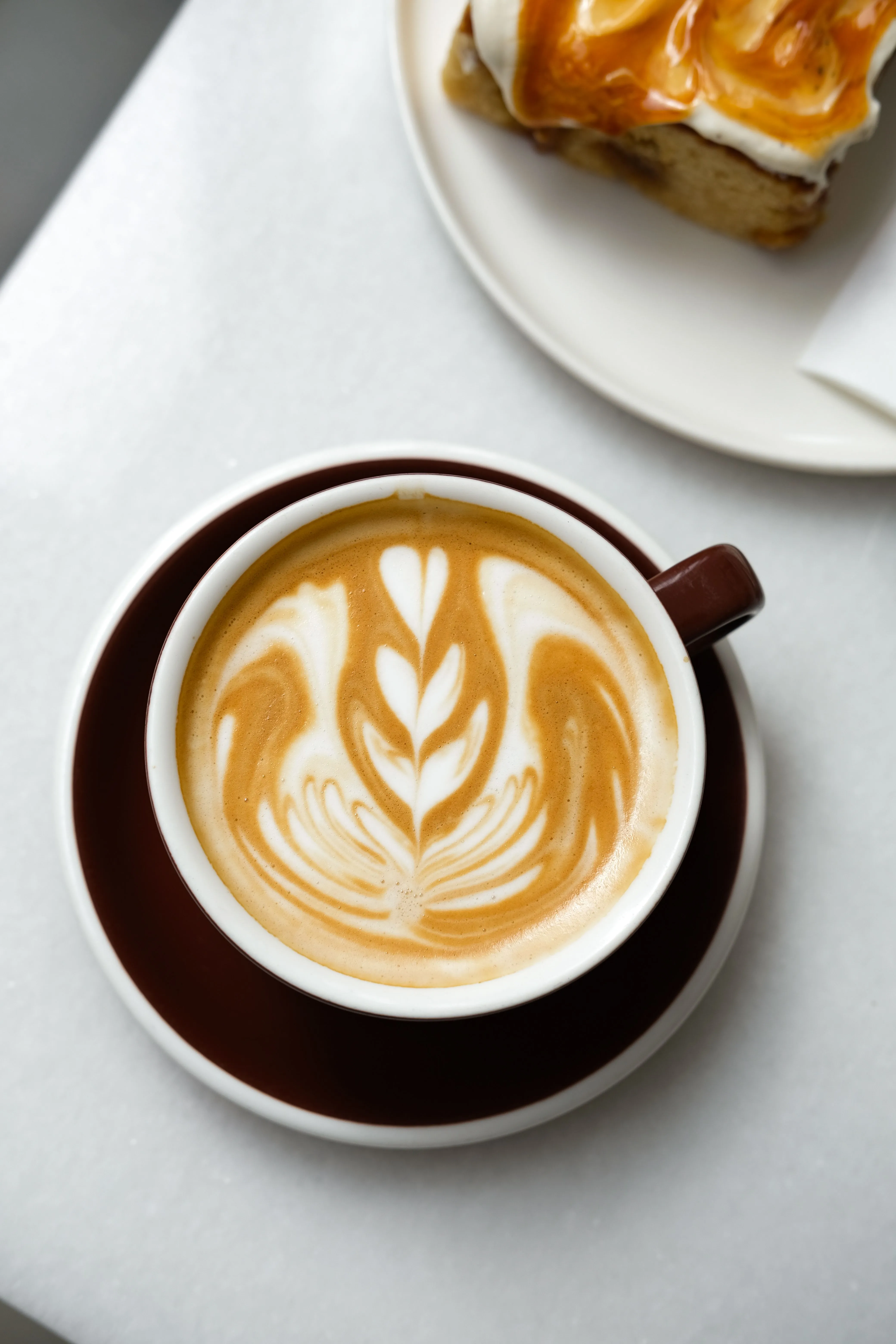 Latte art és sütemény